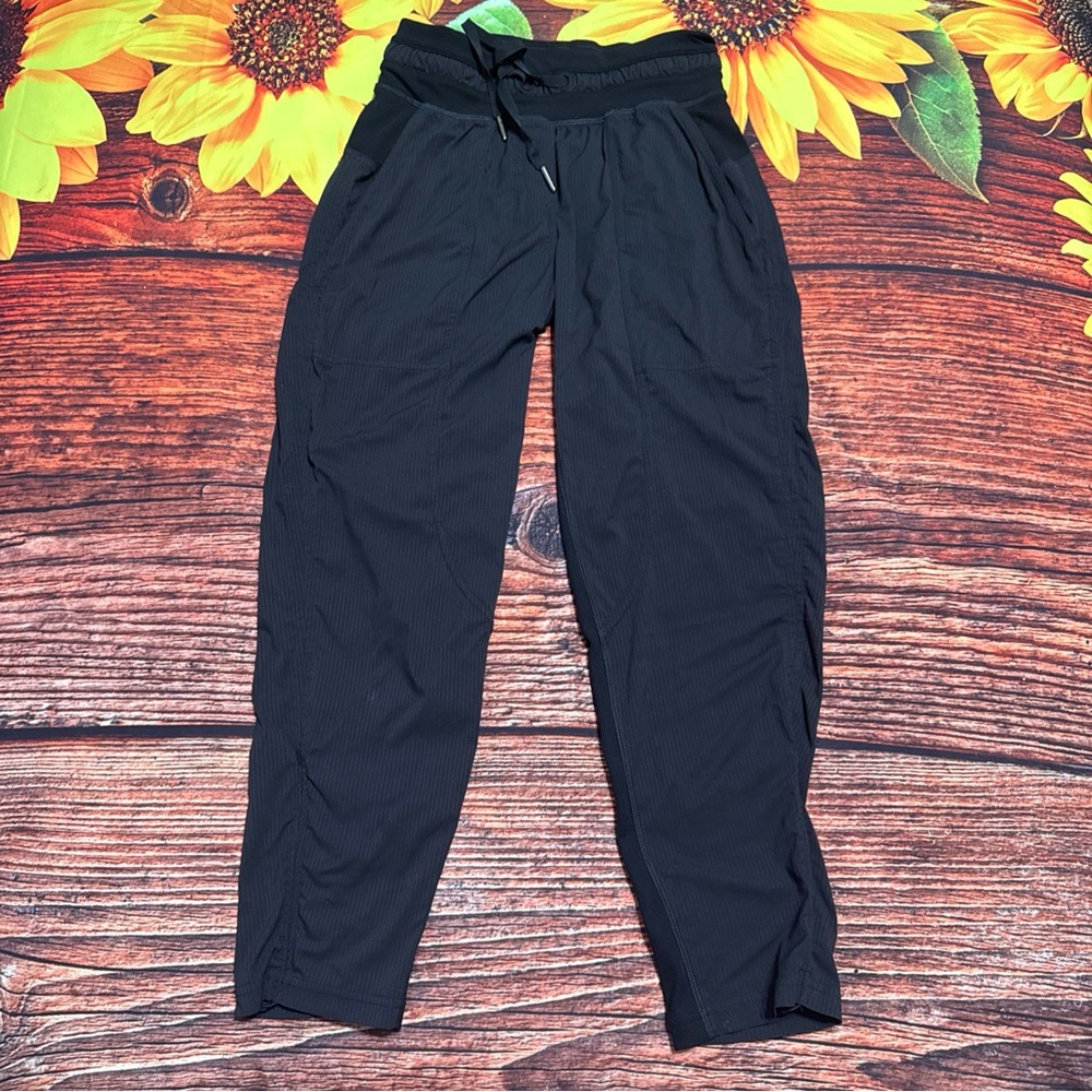 Lululemon Cropped Studio Pant